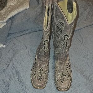 Elegant Embroidered Heeled Boots